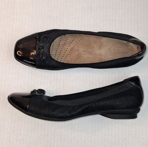 Clarks Black Patent Cap Toe Bow Slip On Flats